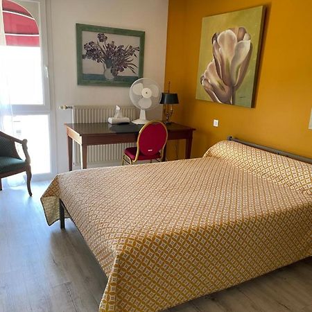 L'Abribis Hotell Firminy Eksteriør bilde