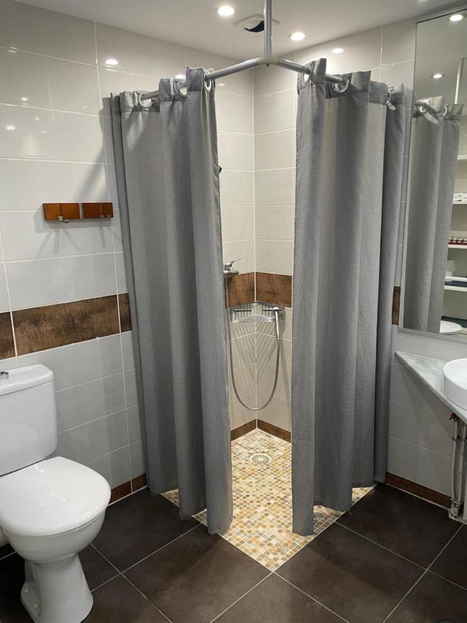 L'Abribis Hotell Firminy Eksteriør bilde