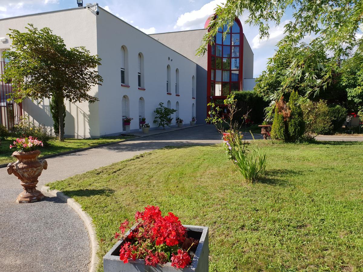 L'Abribis Hotell Firminy Eksteriør bilde